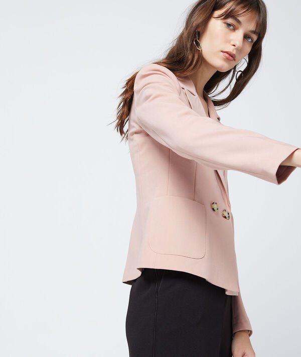 Veste de tailleur nude.
