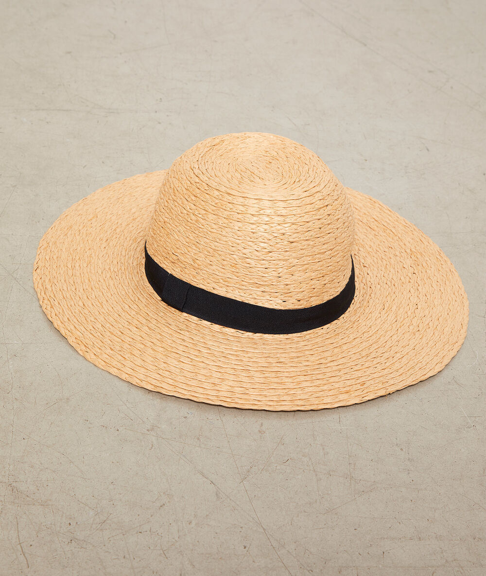 Chapeau en paille camel.