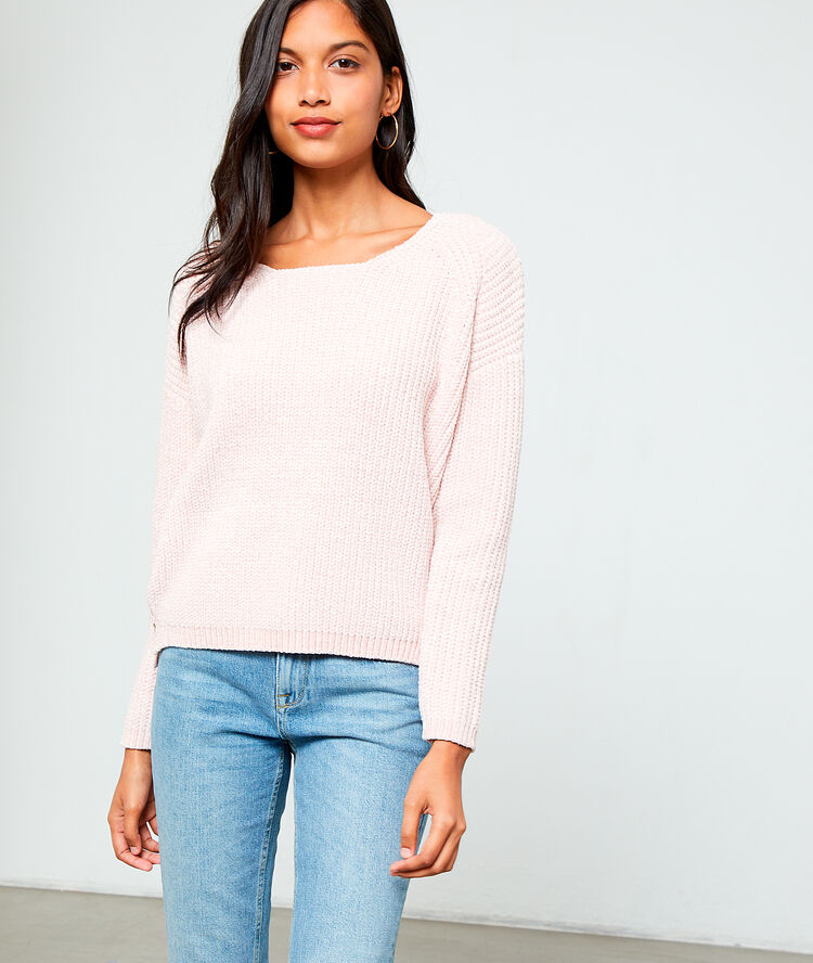 Pull en maille chenille rose pale.