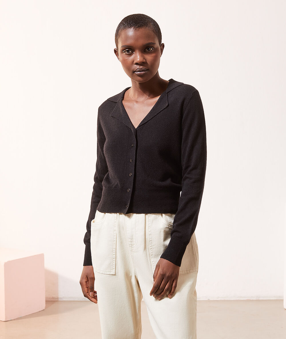 Cardigan maille fine noir.