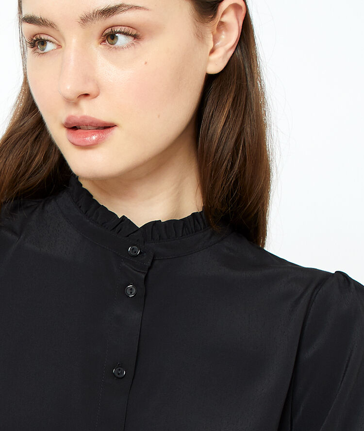 Chemise unie noir.
