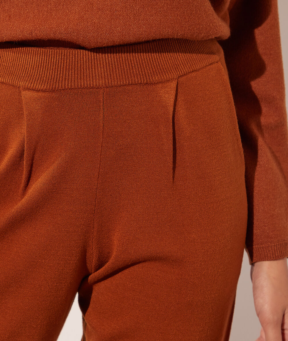 Pantalon jogger en maille caramel.