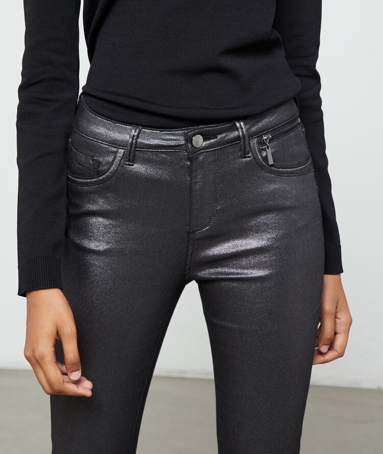 Jean slim enduit noir.