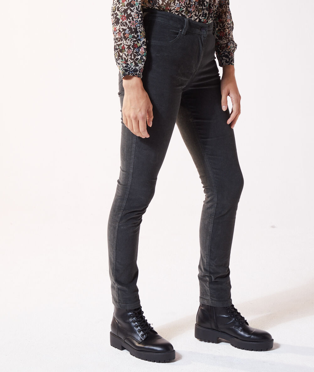 Pantalon slim en velours foret.