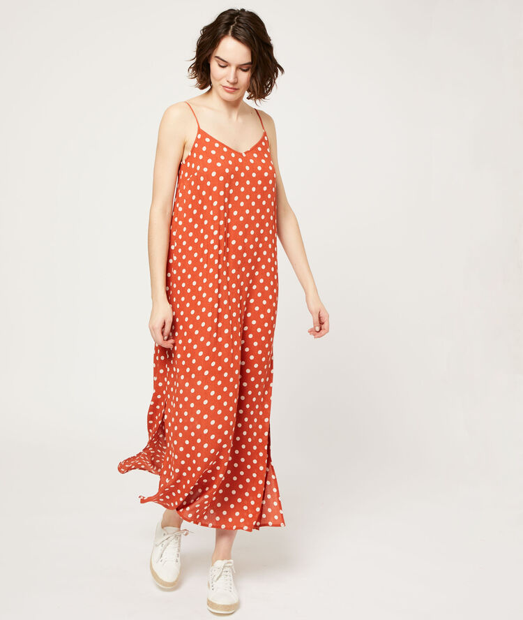 Robe longue dos décolleté brique.