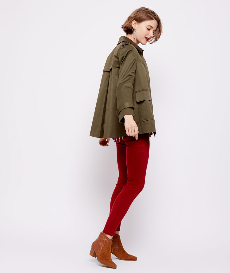 Pantalon slim boutonné sienne.