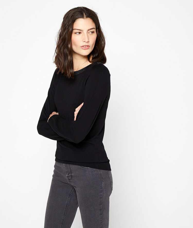 Pull col bateau en maille fine noir.