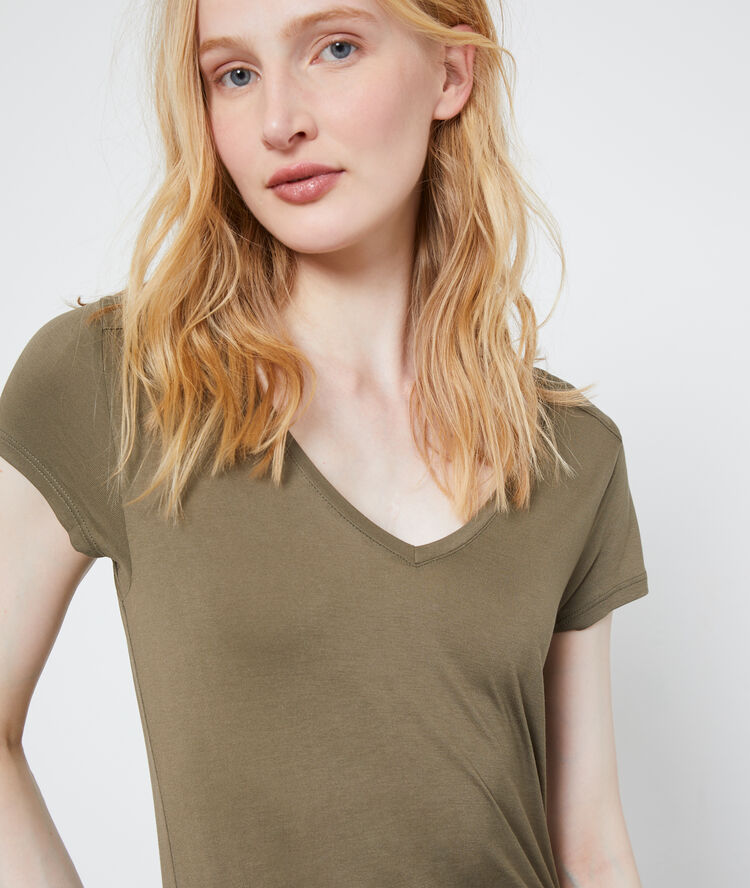 T-shirt col v kaki.