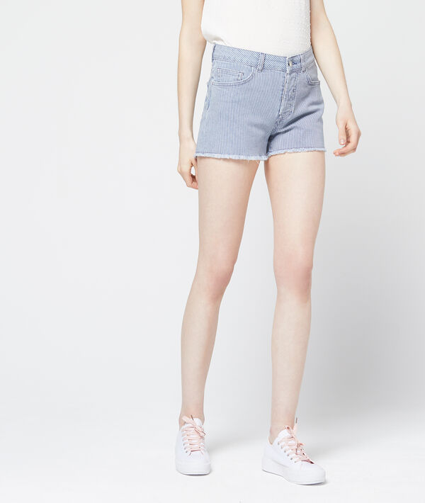 Short à rayures marine.