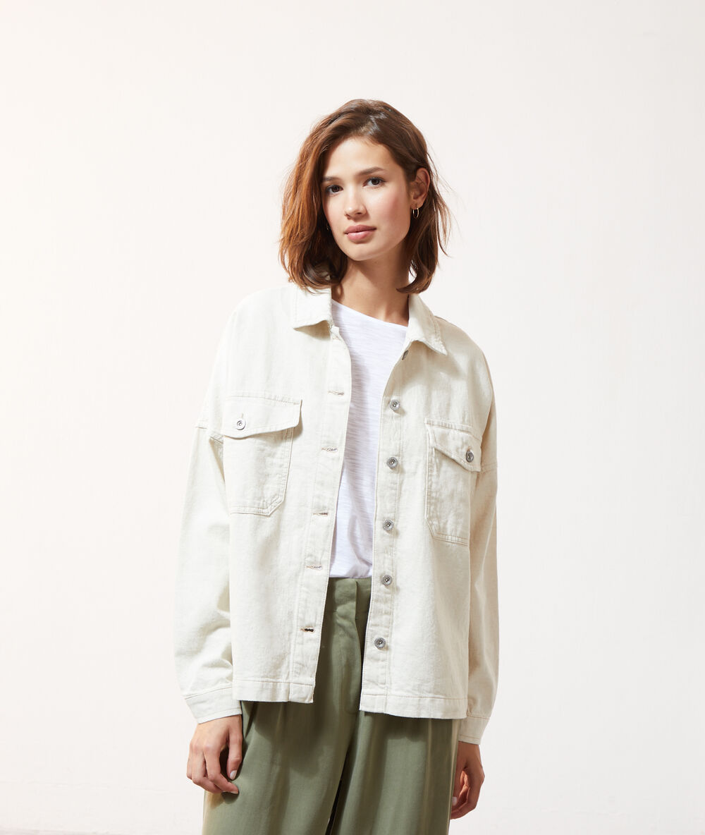Veste droite boutonnée ecru.