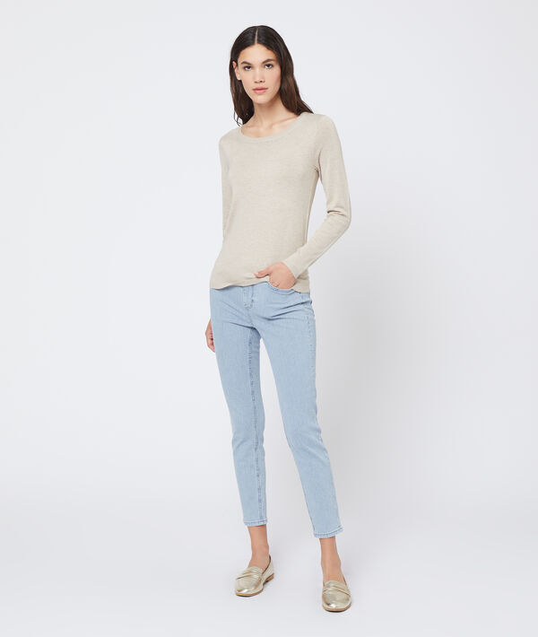 Pull col rond en maille fine sable.