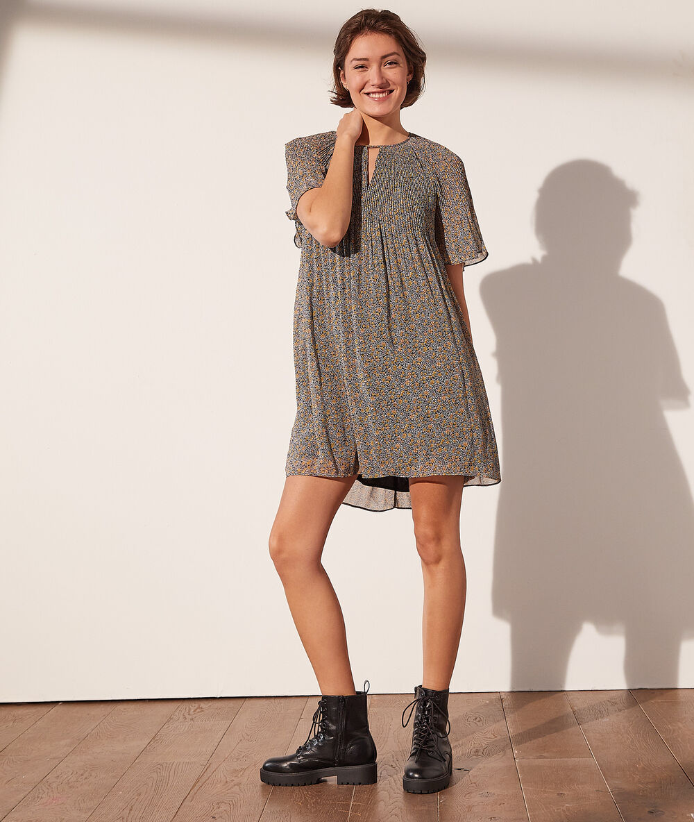 Robe fluide imprimé fleuri multicolore.