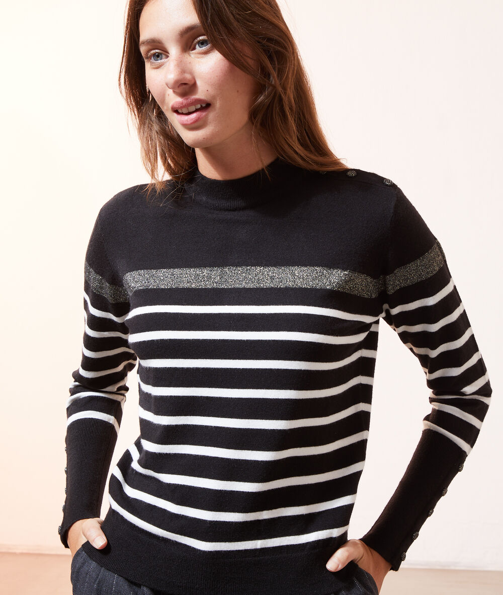 Pull rayé en maille fine noir.