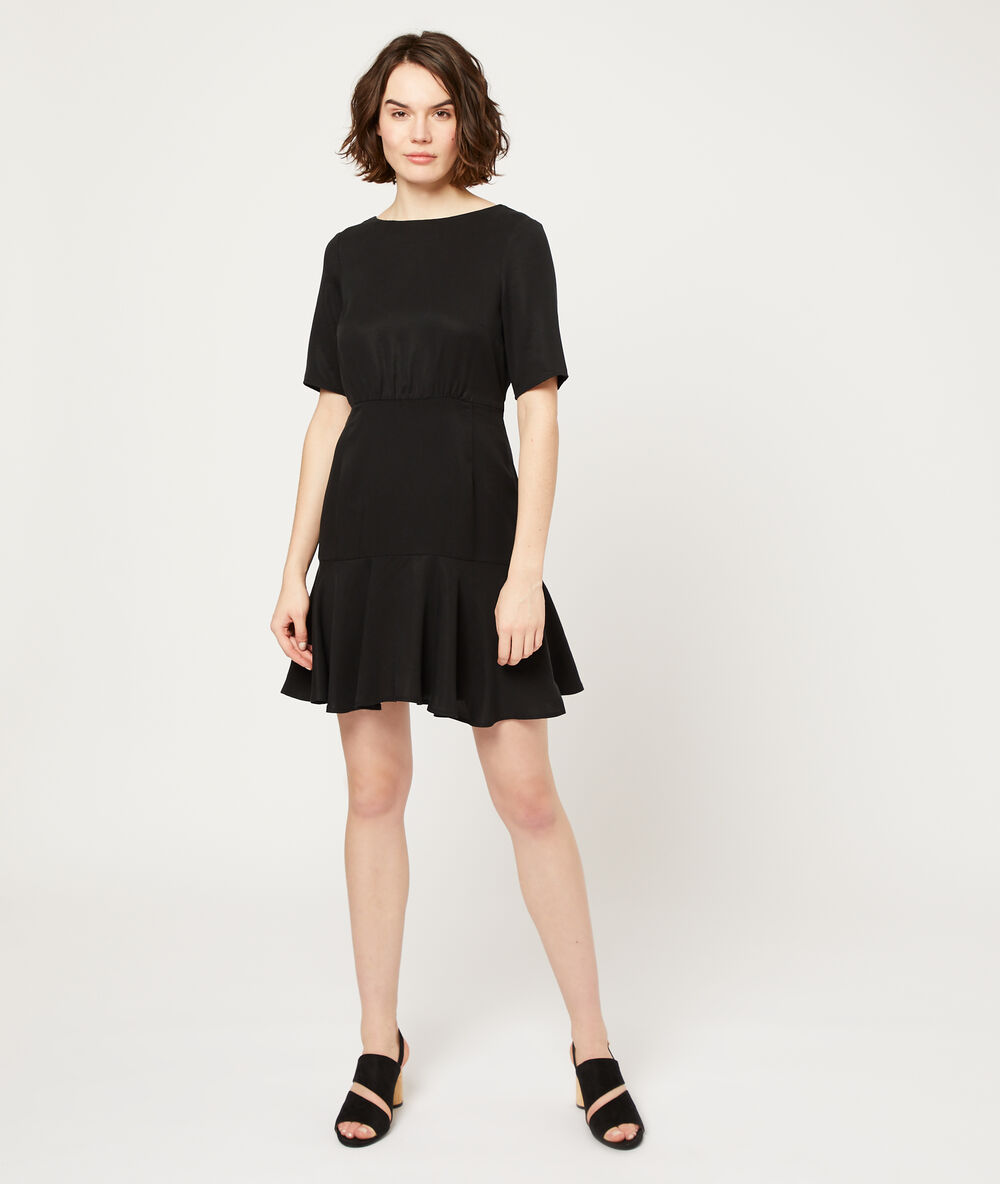 Robe dos décolleté noir.