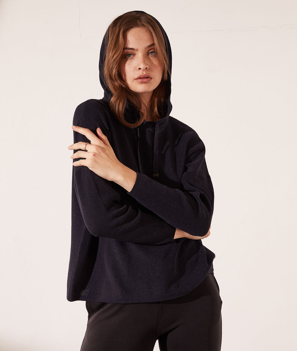 Sweat à capuche en maille éco-responsable marine.