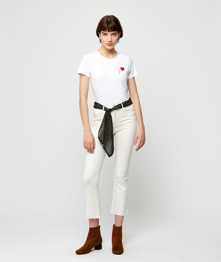Jean flare avec foulard ecru.