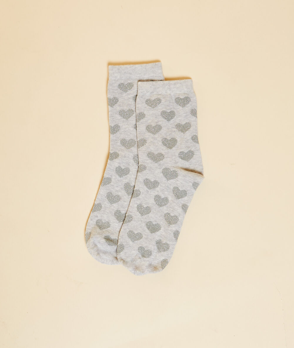 Chaussettes cœurs gris clair.