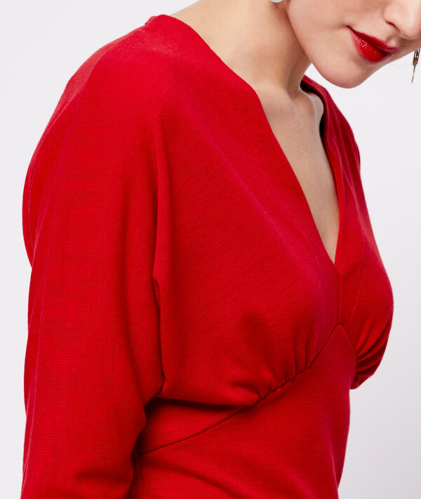 Top froncé col v rouge.