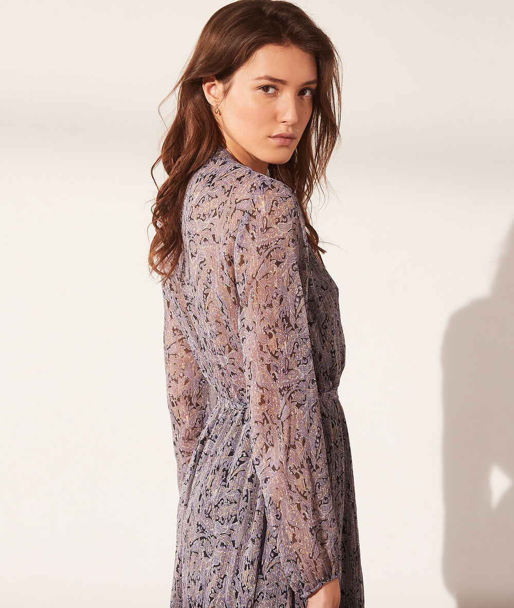 Robe fluide imprimé fleuri noir.