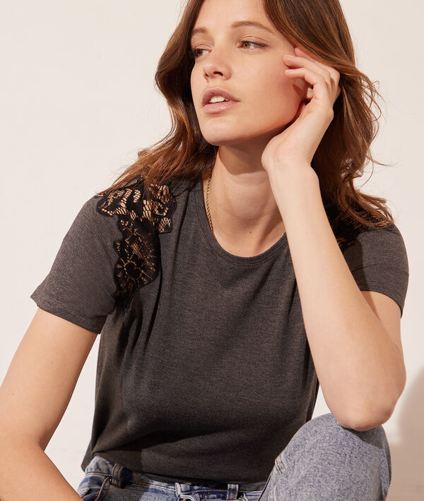 T-shirt épaules en dentelle T-shirt épaules en dentelle