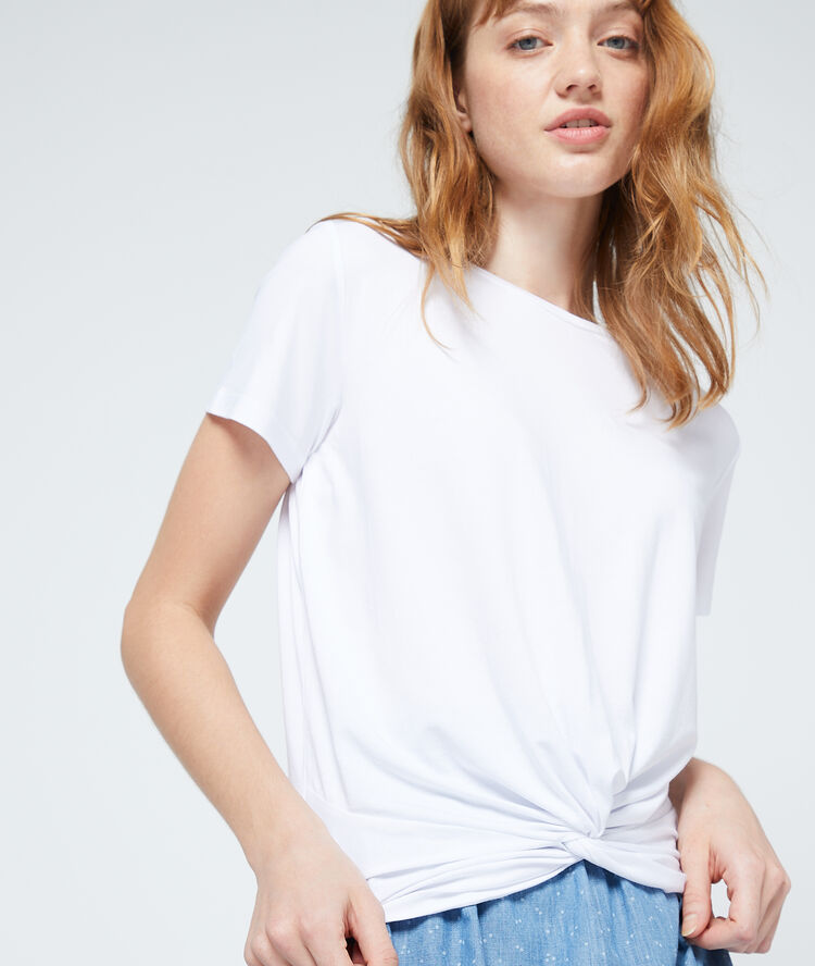 T-shirt drapé blanc.