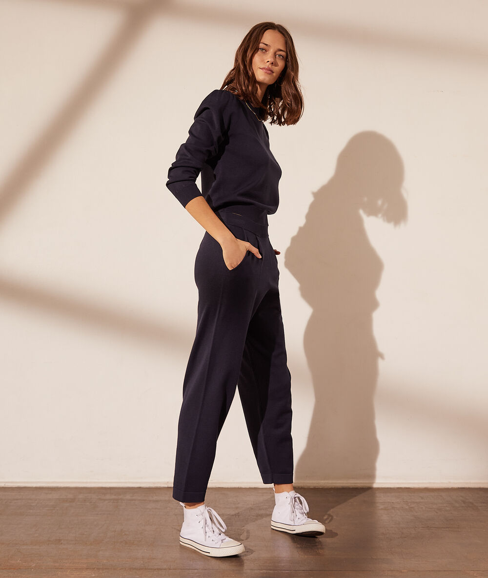 Pantalon jogger en maille bleu marine.
