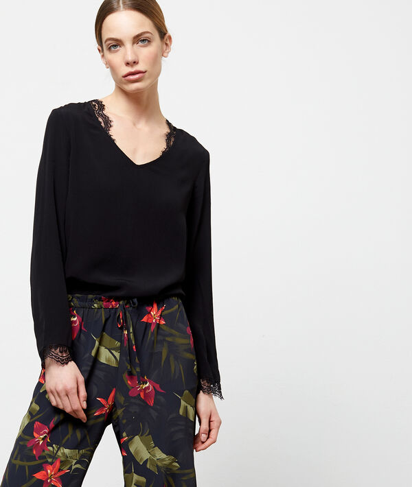 Blouse col v à guipure Blouse col v à guipure