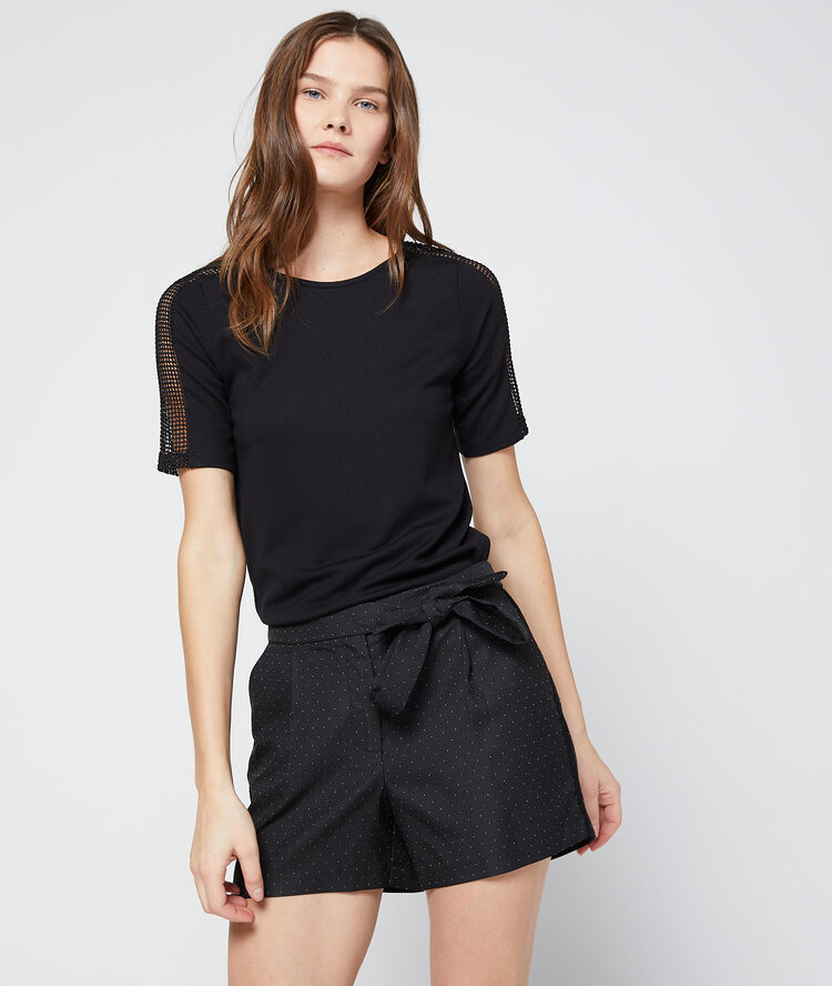 Short noué à pois noir.