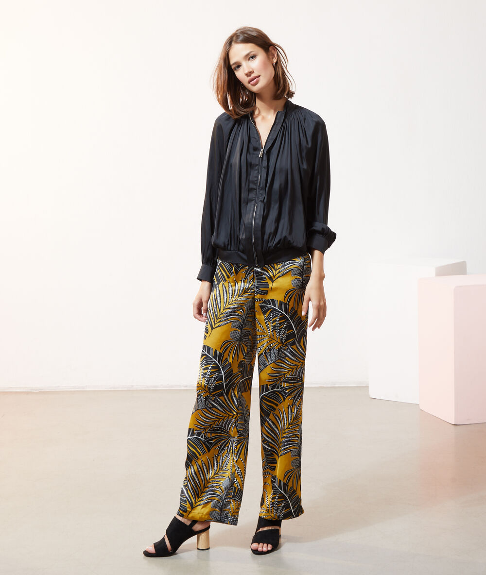 Pantalon satiné imprimé feuillage olive.