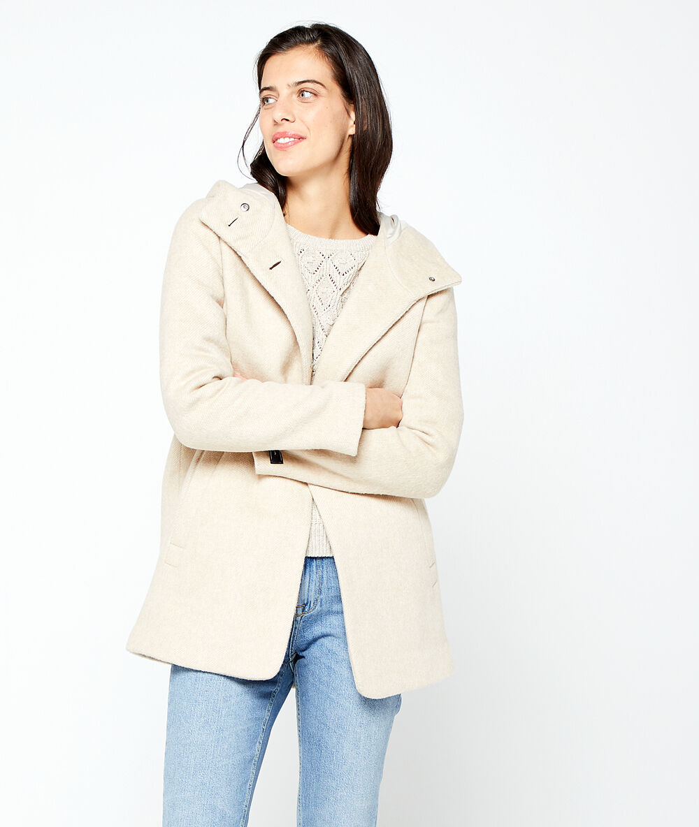 Manteau à capuche ecru.