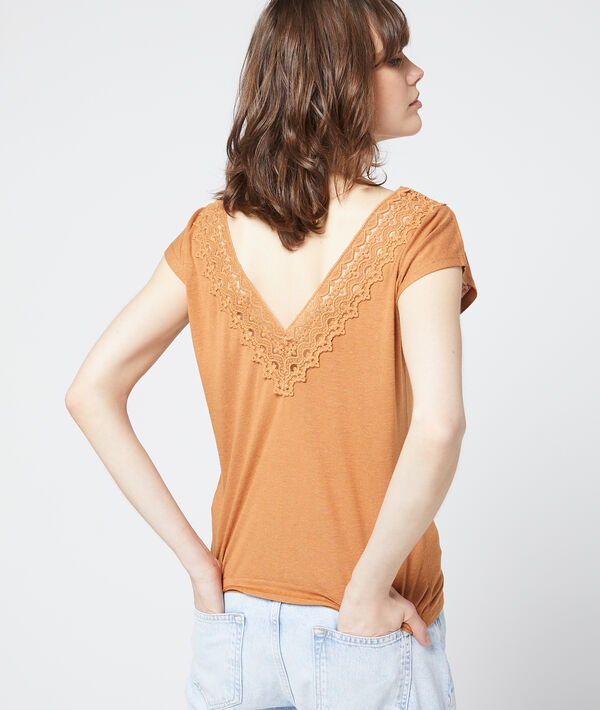 T-shirt à decolleté guipure T-shirt à decolleté guipure