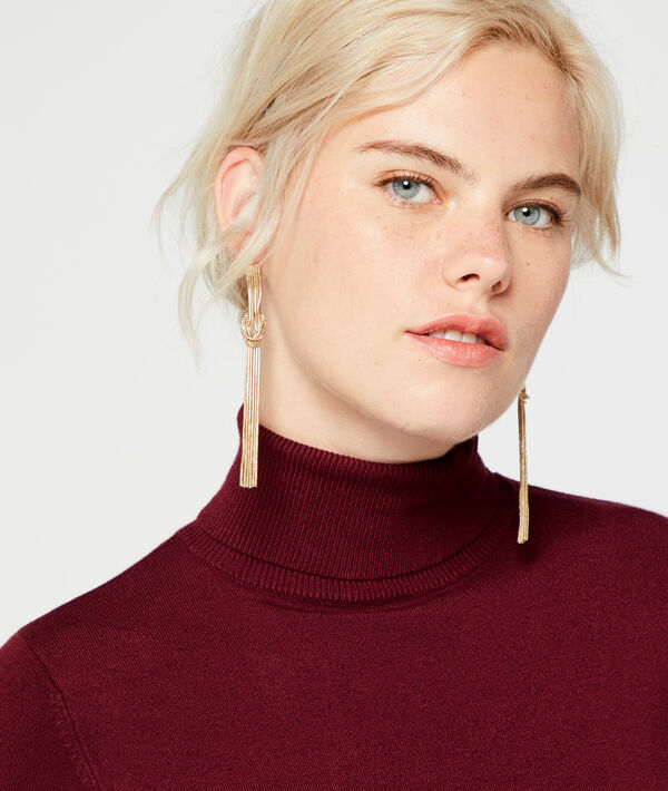 Robe pull col roulé bordeaux.