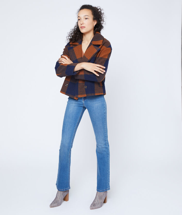 Manteau court à carreaux marine.