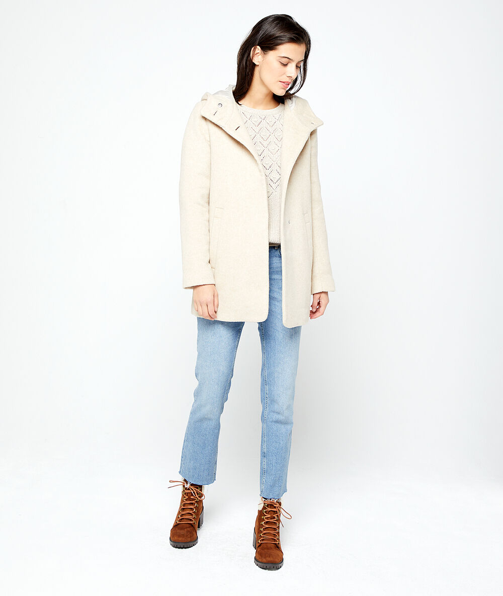 Manteau à capuche ecru.