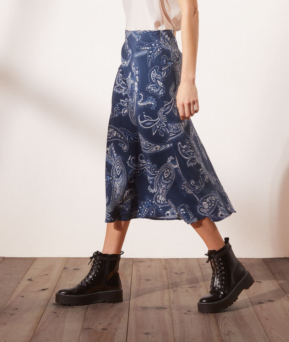 Jupe longue imprimé bandana bleu marine.