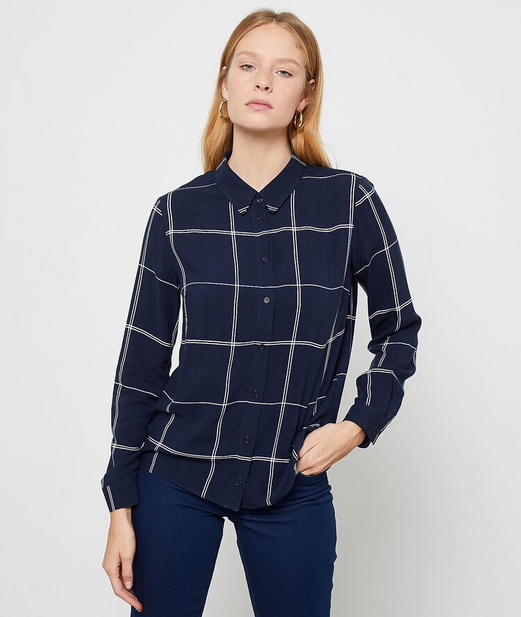 Chemise à carreaux marine.