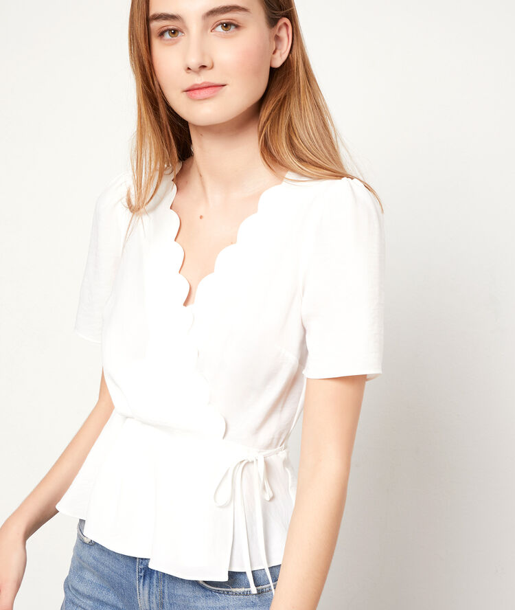 Blouse cache-coeur ecru.