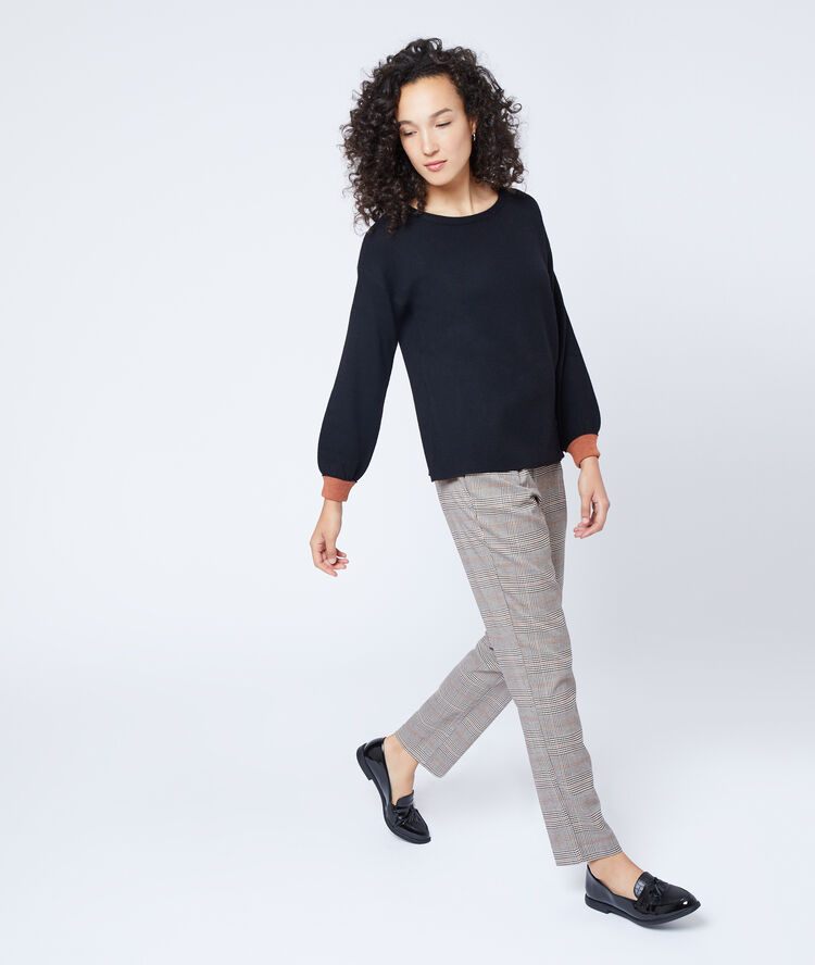 Pull en maille douce noir.