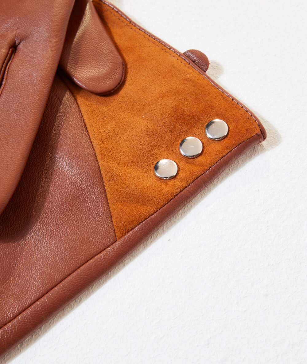 Gants en cuir lisse et daim camel.