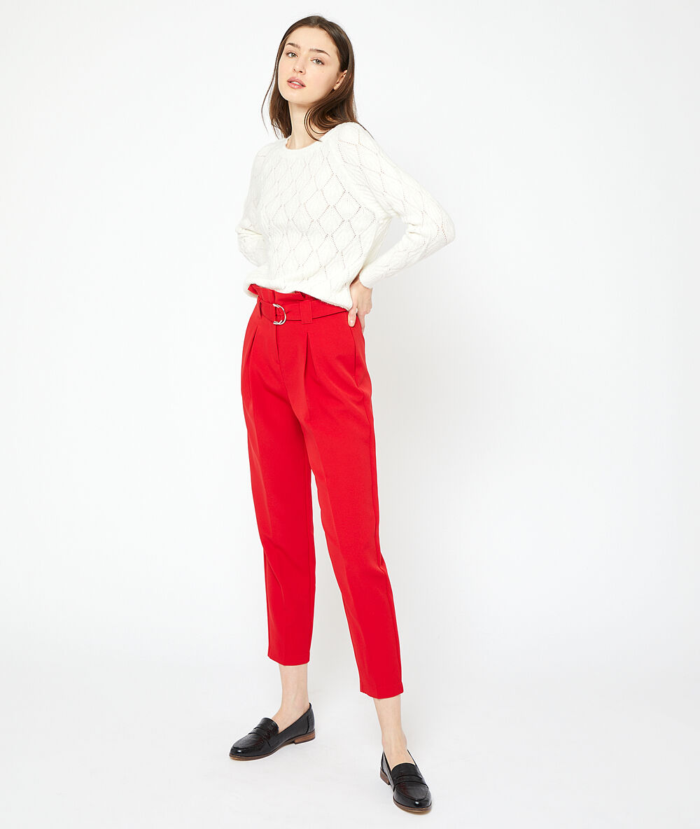 Pull en maille pointelle ecru.