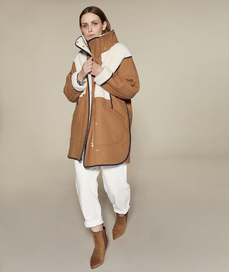 Manteau à effet peau lainée beige rose.