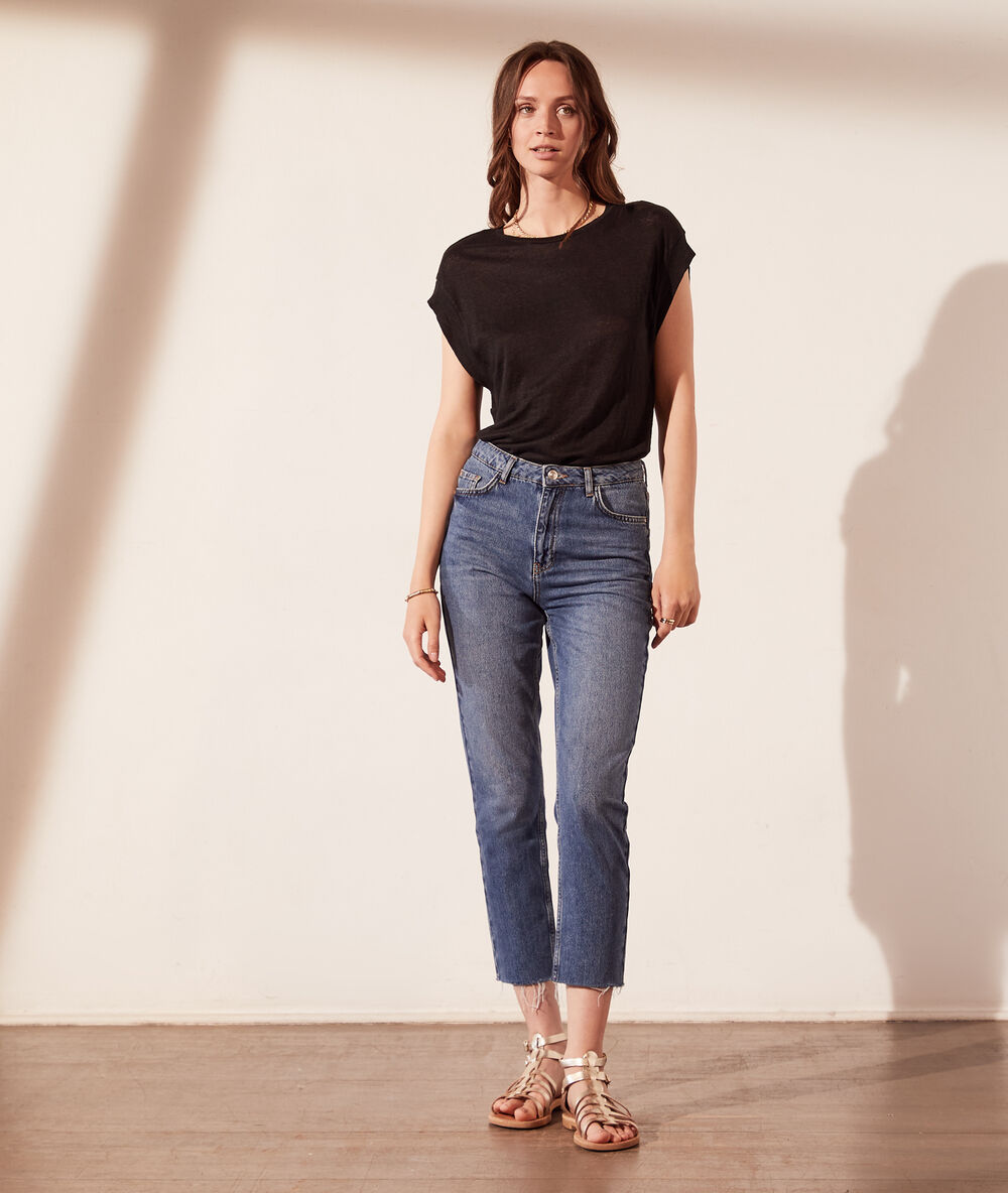 T-shirt col rond en lin noir.