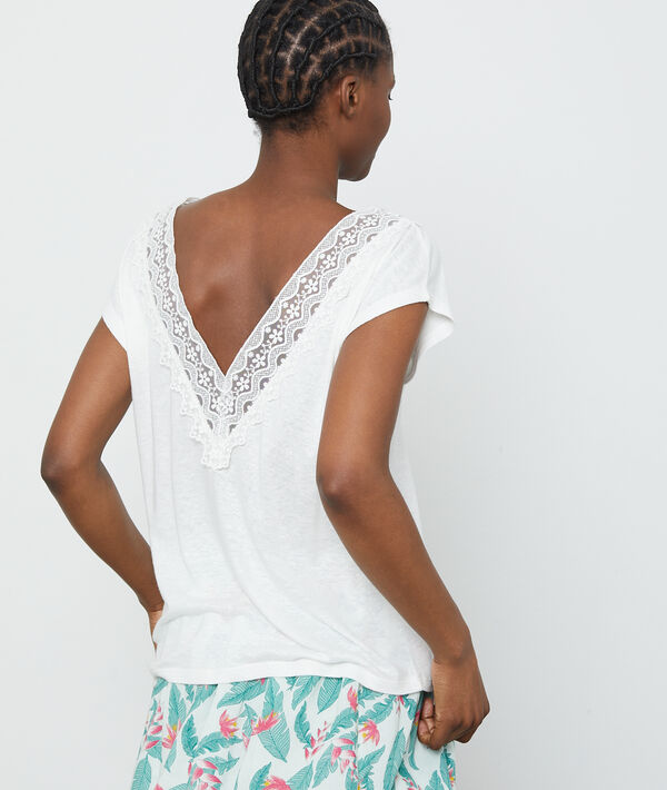 T-shirt décolleté en V à broderie fleurie T-shirt décolleté en V à broderie fleurie