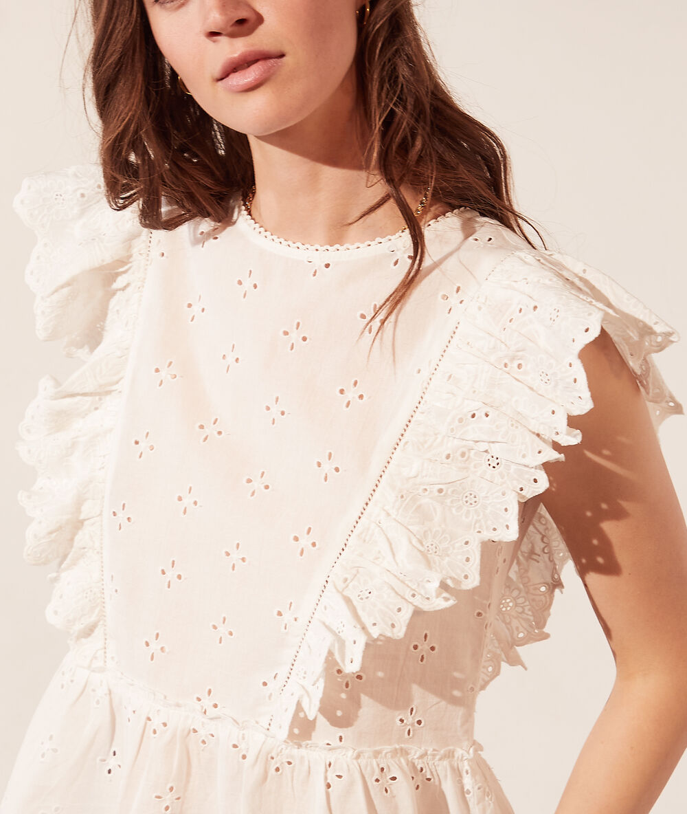 Top à volants avec broderie anglaise ecru.
