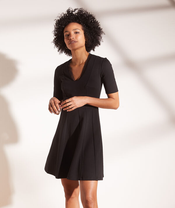 Robe col V 2 en 1 - brassière intégrée Robe col V 2 en 1 - brassière intégrée