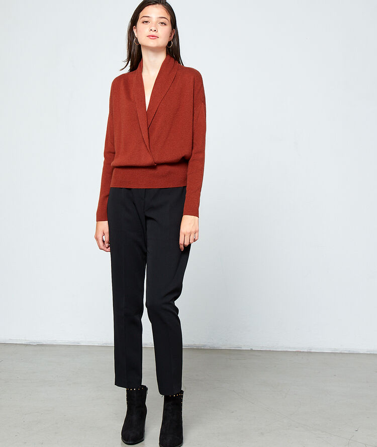 Pull cache-coeur en maille fine rouille.