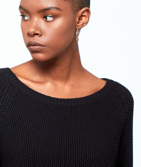 Pull en grosse maille noir.