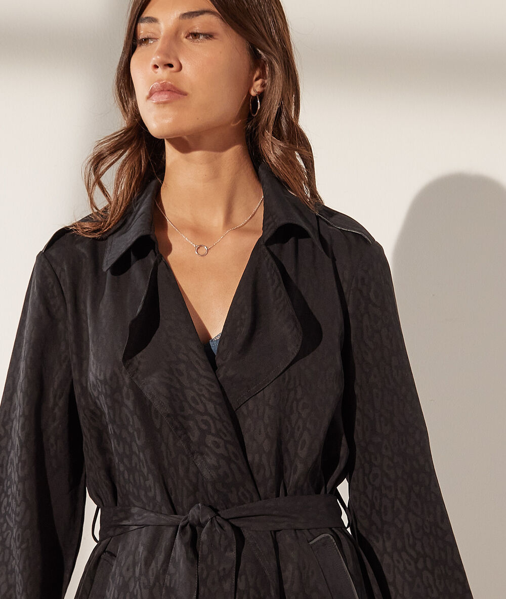 Trench avec ceinture imprimé léopard noir.