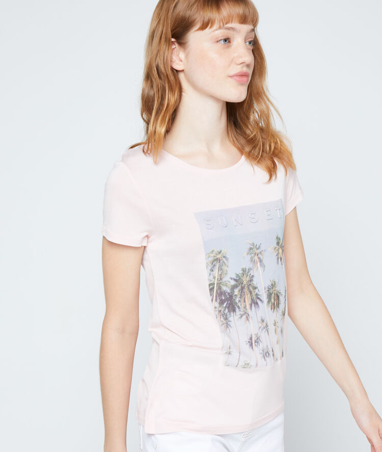 T-shirt à imprimé palmiers rose pale.
