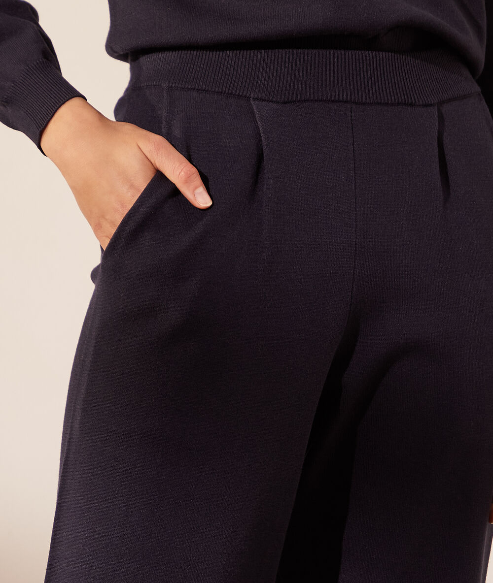 Pantalon jogger en maille bleu marine.